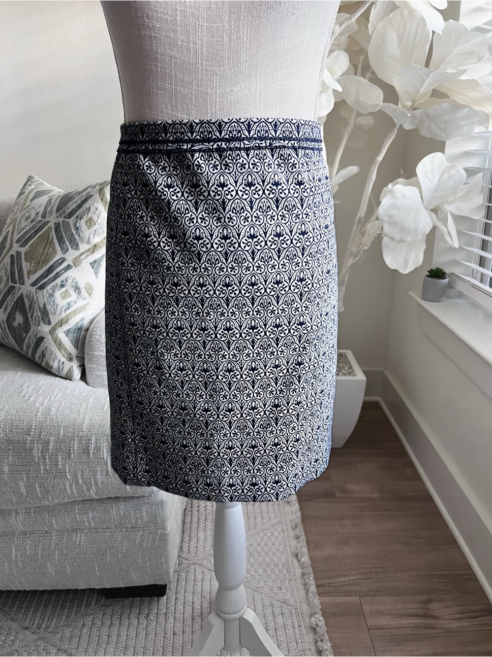 Tory Burch Patterned Navy and White Midi Woman’s Pencil Skirt Size 8